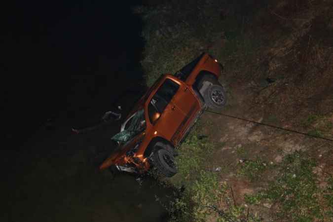 Bolu'da Gece Korkunç Kaza: Büyüksu Deresi'ne Pikap Uçtu, 1 Ölü Ve 3 ...